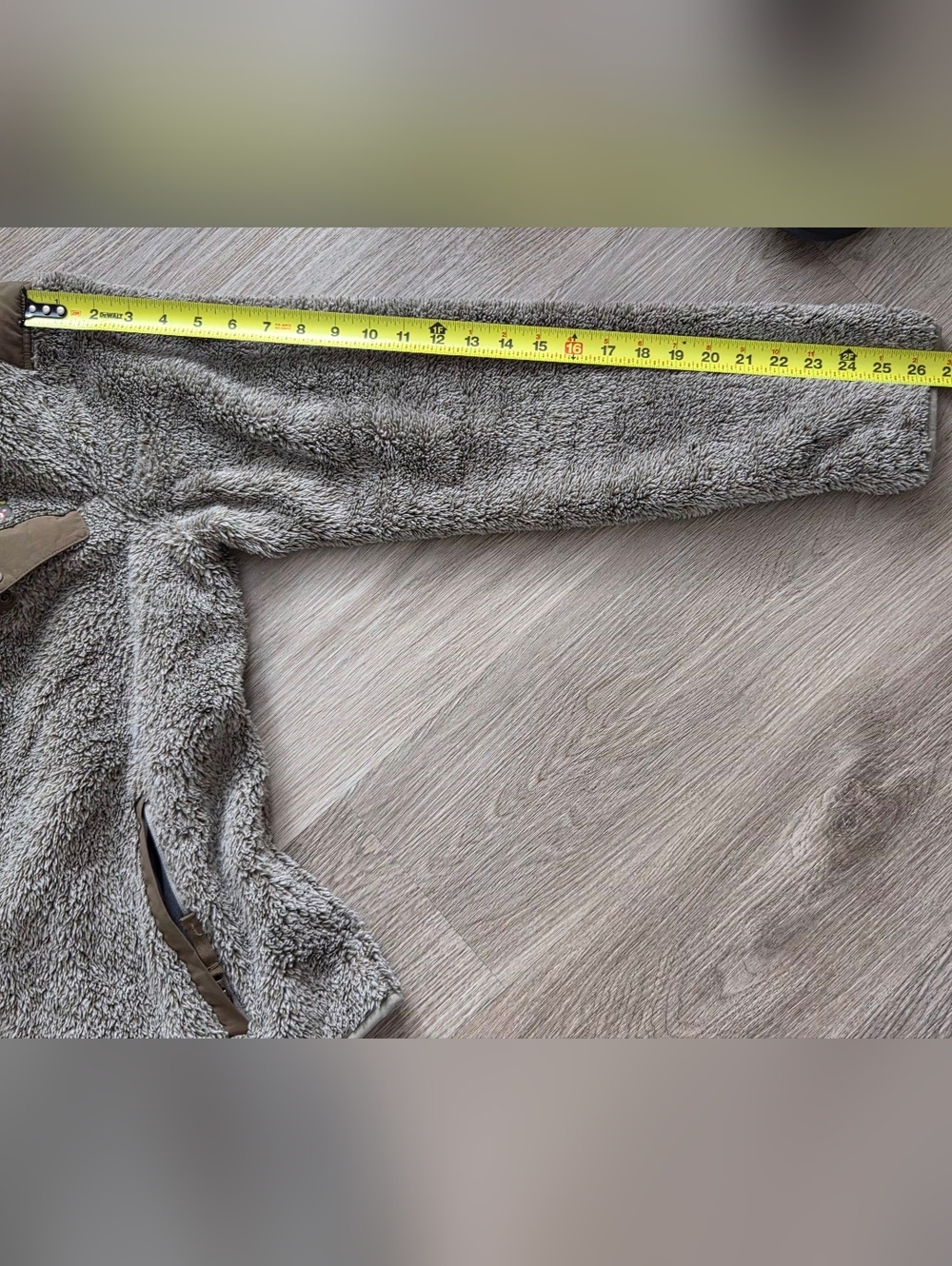 L. L. Bean Sherpa Fleece Zip Jacket in Taupe and Brown It has a small stain. - Picture 5 of 7